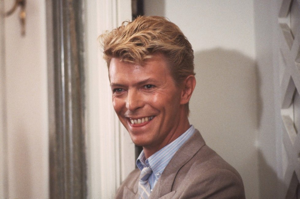 Legendární zpěvák David Bowie zemřel dva dny po svých 69. narozeninách. Podlehl rakovině.