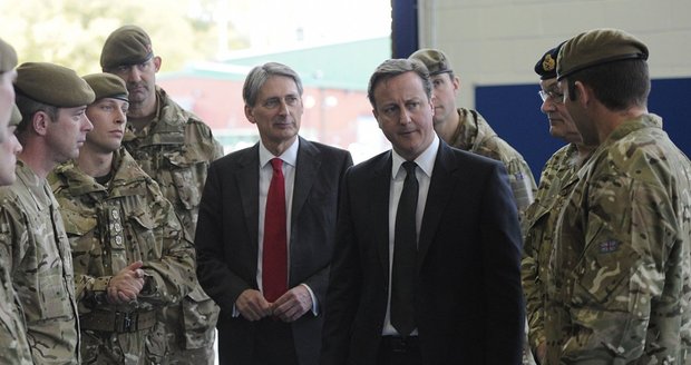 David Cameron mluví s vojáky - Ilustrační foto