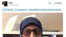 Muslimky zbořily klišé premiéra Camerona, sumbisivní puťky nejsme, vzkazují.