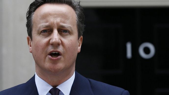 David Cameron se vrací do Downing Street 10