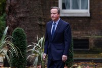 Expremiér David Cameron novým britským šéfem zahraničí. Sunak dokonal rošádu ministrů