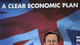 Britský premiér David Cameron soupeří o hlasy jako konzervativec.