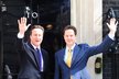 Nový britský premiér David Cameron (vlevo) a vicepremiér Nick Clegg