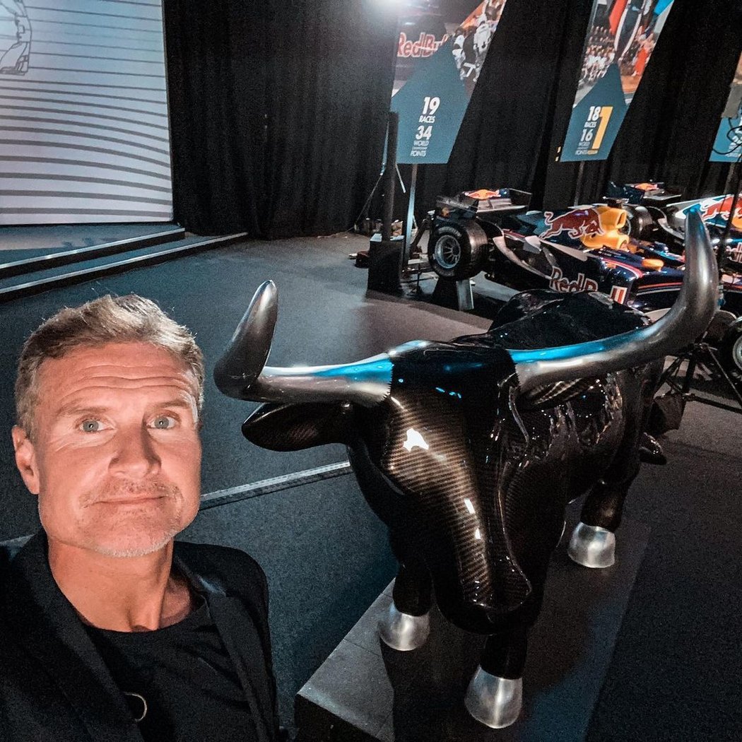 Za volantem seděl legendární skotský pilot David Coulthard.