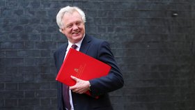 Britský ministr pro Brexit David Davis ohlásil rezignaci po neshodách s premiérku Mayovou, 9.7. 2018