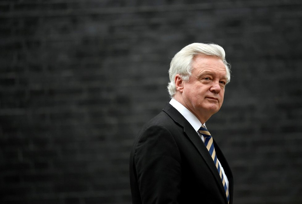 Britský ministr pro Brexit David Davis ohlásil rezignaci po neshodách s premiérku Mayovou, 9.7. 2018