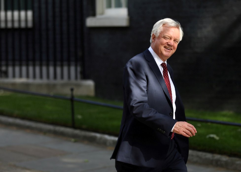 Britský ministr pro brexit David Davis ohlásil rezignaci po neshodách s premiérku Mayovou, 9.7. 2018