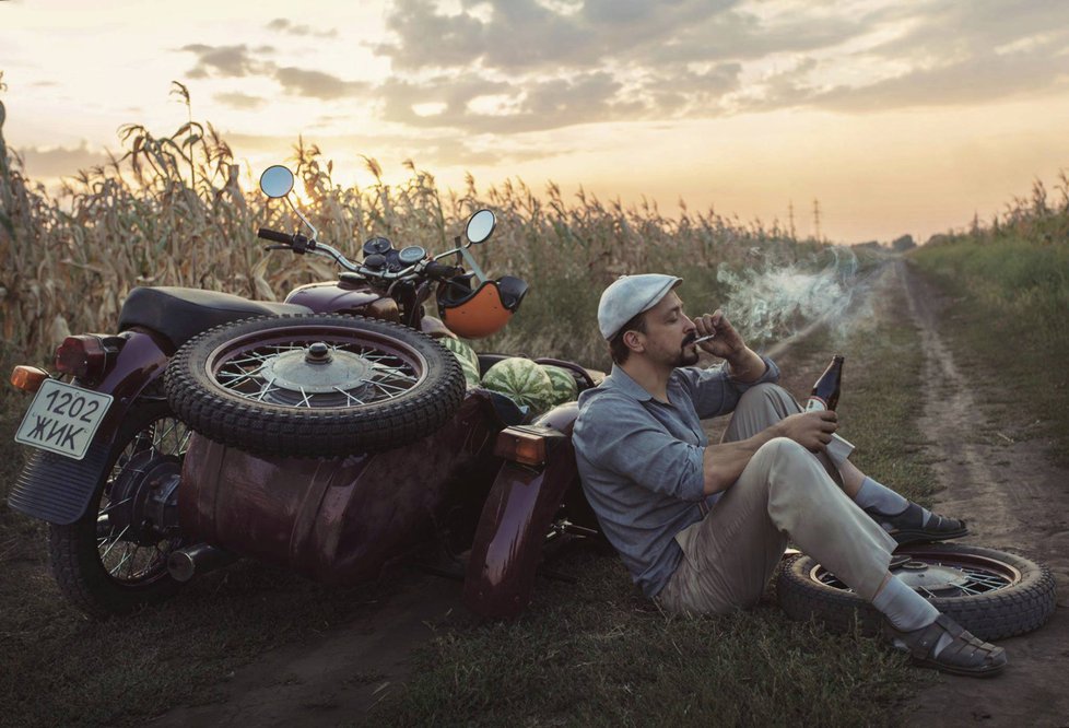 Krásné Ukrajinky nafotily v zemi sužované válkou vtipné erotické fotografie