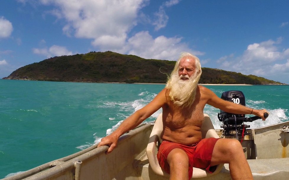 David Glasheen se před jednadvaceti lety přestěhoval na opuštěný ostrov a žije jako Robinson Crusoe.