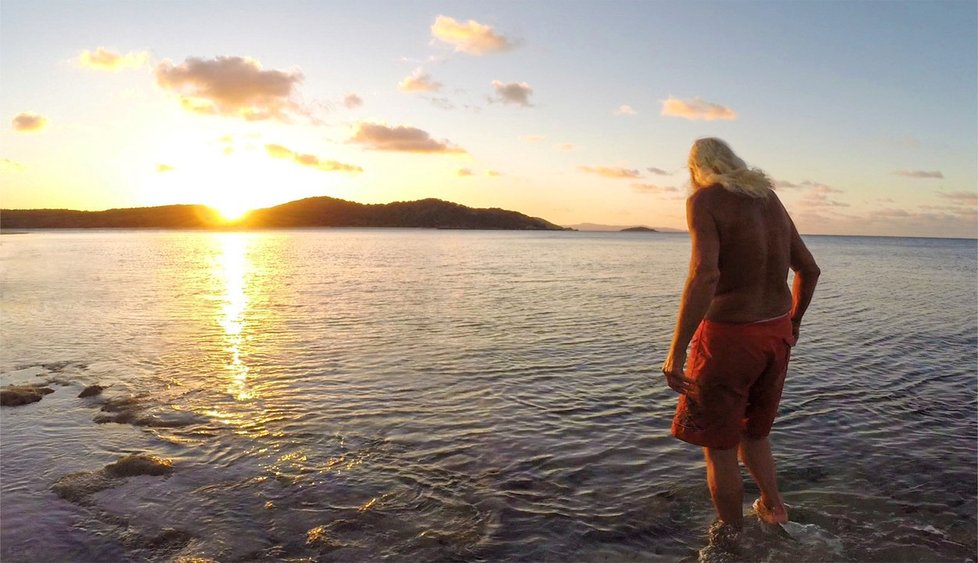 David Glasheen se před jednadvaceti lety přestěhoval na opuštěný ostrov a žije jako Robinson Crusoe.