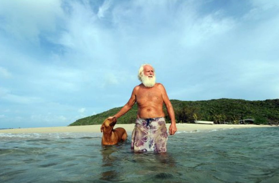 David Glasheen se před jednadvaceti lety přestěhoval na opuštěný ostrov a žije jako Robinson Crusoe.