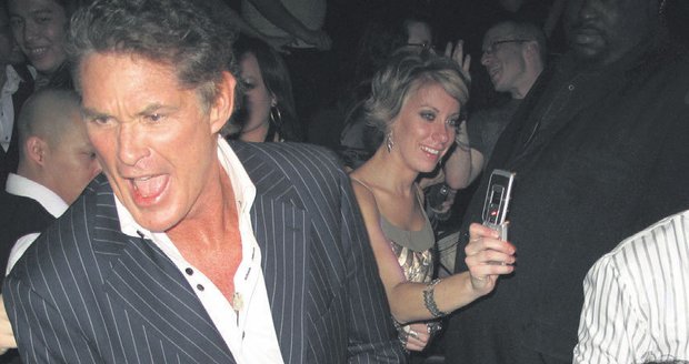 David Hasselhoff párty zbožňuje.