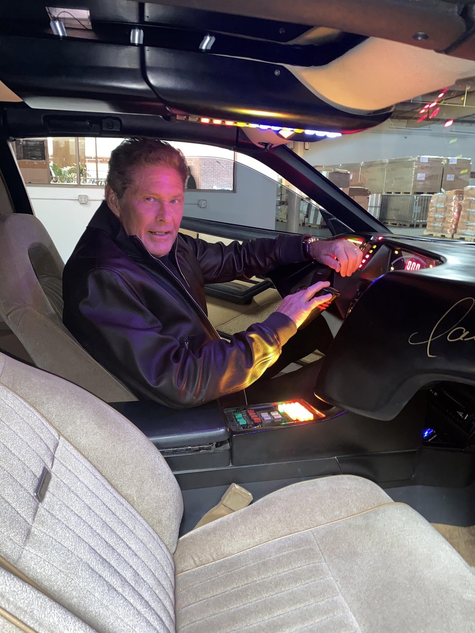 Největším lákadlem dražby osobního majetku Davida Hasselhoffa je auto ze seriálu Knight Rider