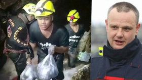 Český hasič David Kareš z Thajska: Má začít pršet, únava roste. Čerpadla jsou jednou z možností, jak klukům pomoci