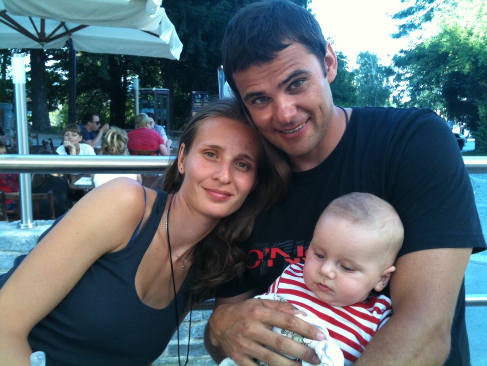 S manželkou Lenkou Bartekovou a malým Denisem.