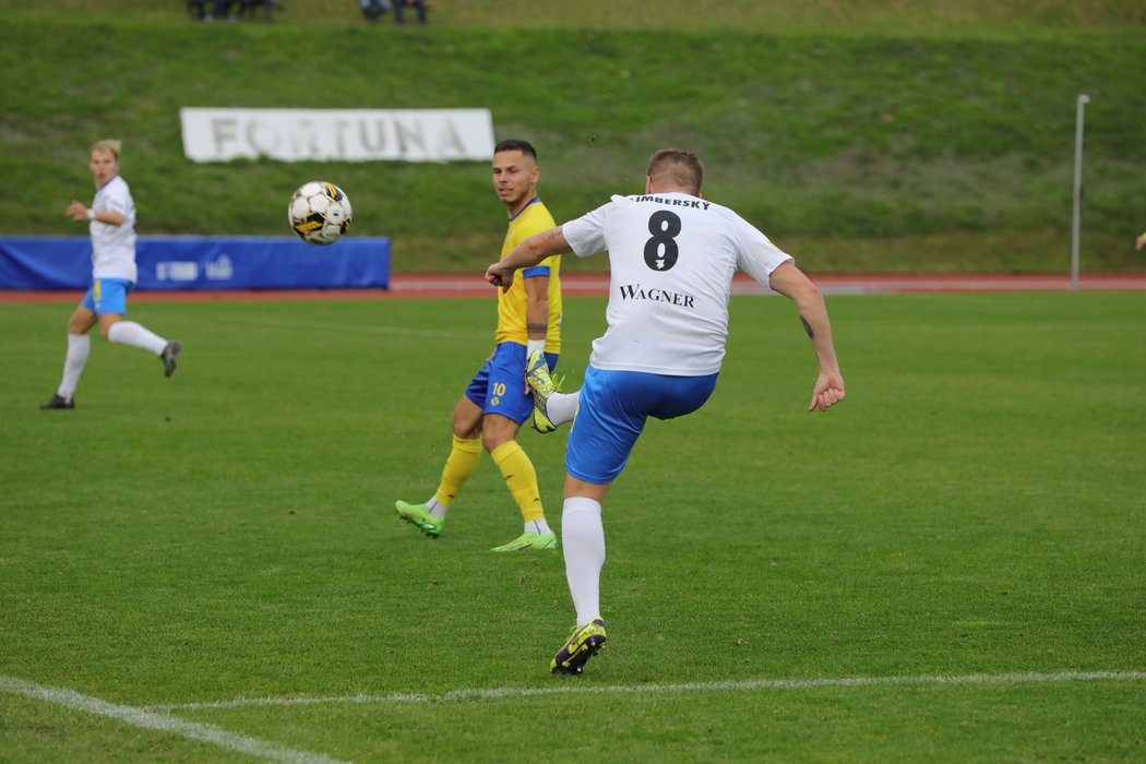 Bývalá hvězda plzeňské Viktorky David Limberský musel ke klatovskému soudu, kde se objevil v roli svědka v případě podvodného prodeje jeho Bentley