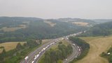 Nehoda u Rohlenky zablokovala dálnici u Brna ve směru na Prahu: Srazila se dvě auta