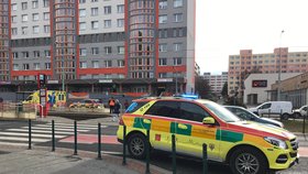 Neštěstí na kolejích: Stařenku (80) v Řepích srazila tramvaj