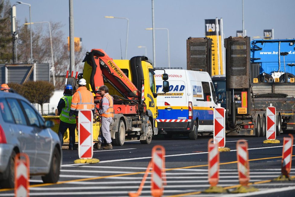 Zúžení na D1 u Prahy kvůli opravám silnice způsobilo velké komplikace v dopravě