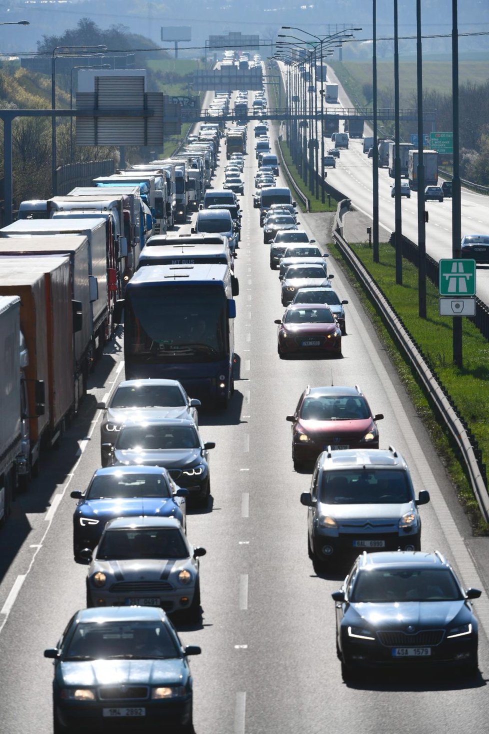 Pondělí 15. dubna - pohled z Chilskě ulice na Brněnskou, Praha 11