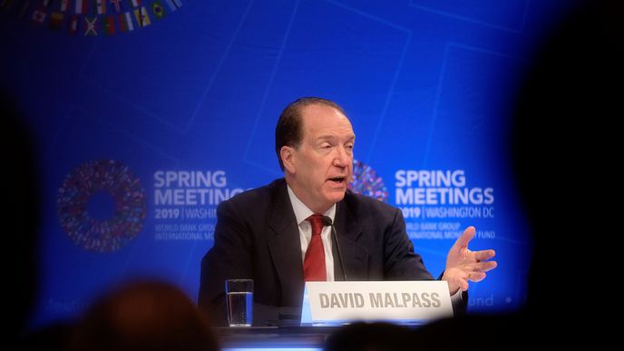 Prezident Světové banky David Malpass varoval, že válka na Ukrajině může zdražit potraviny až o 37 procent.