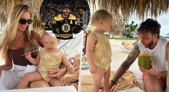 Pastrňákovic si během pauzy NHL užívali: Dovolená s andílkem Pastrňákovic si během pauzy NHL užívali: Dovolená s andílkem