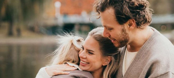 David Pastrňák a jeho manželka čekají miminko.