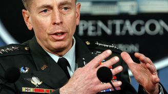 Šéf CIA Petraeus rezignoval kvůli mimomanželskému vztahu