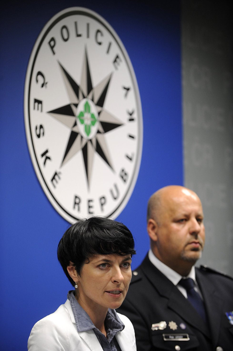 Lenka Bradáčová a policejní šéf Petr Lessy