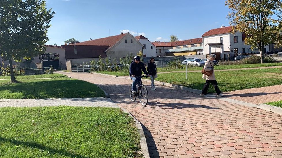 David Rath si užíval poslední doušky svobody před nástupem do věznice, vyrazil v Hostivici na kolo (7.10.2019).