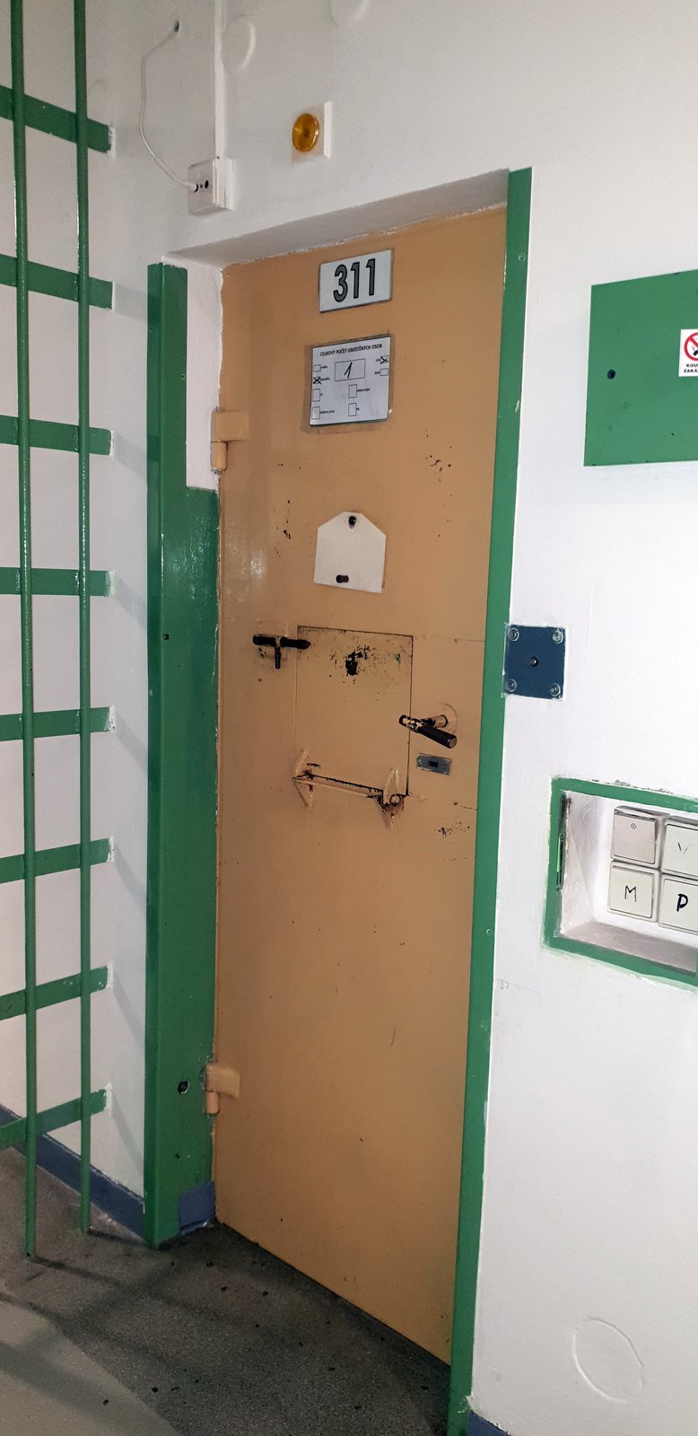 Takhle si ve vězení žije David Rath: Vězeňská služba zveřejnila fotky z Teplic