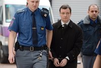 Rath zůstává ve vazbě! Soud ale o propuštění mlčí