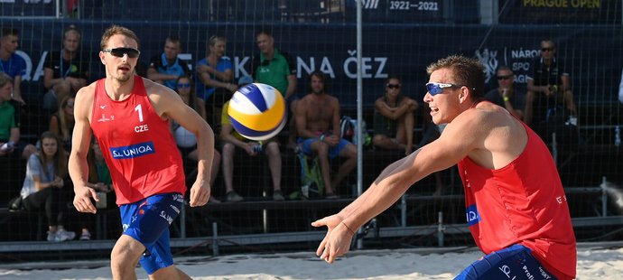 Schweiner (vpravo) a Perušič v akci.