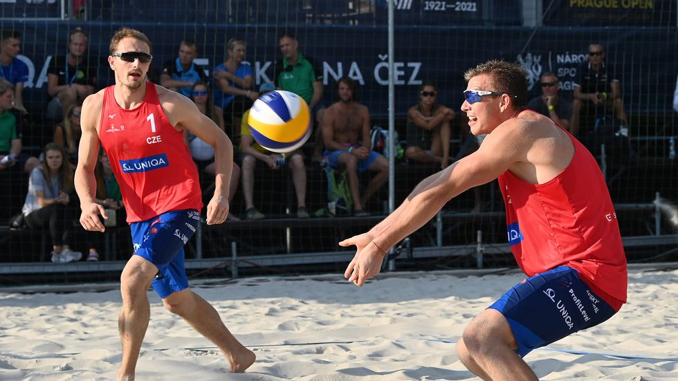 Schweiner (vpravo) a Perušič v akci.