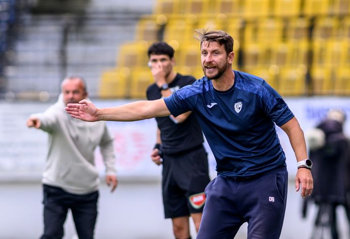 Trenér David Střihavka z Pardubic Trenér David Střihavka z Pardubic