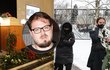 Na pohřeb zpěváka Davida Stypky dorazily davy lidí. Mezi nimi i Ewa Farna a Tamara Klusová. Na pohřeb zpěváka Davida Stypky dorazily davy lidí. Mezi nimi i Ewa Farna a Tamara Klusová.