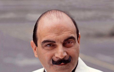 David Suchet jako Hercule Poirot.