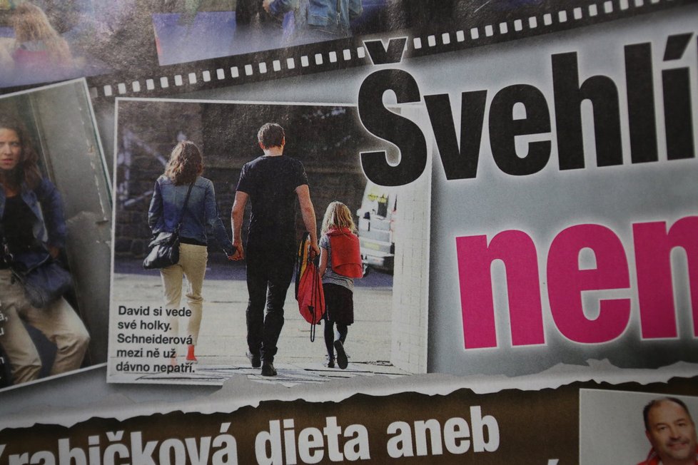 David Švehlík se se svou novou přítelkyní prochází po Praze ruku v ruce. Berou s sebou dokonce i jeho dceru Sofii.
