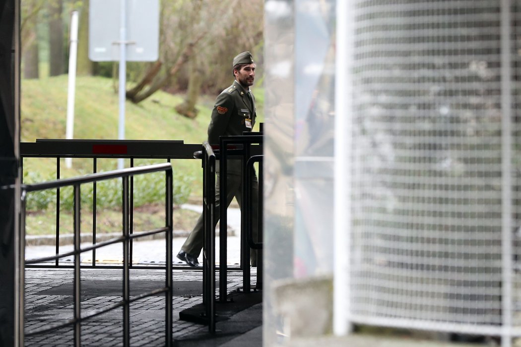 Moderní pětibojař David Svoboda dorazil na ministerstvo v uniformě