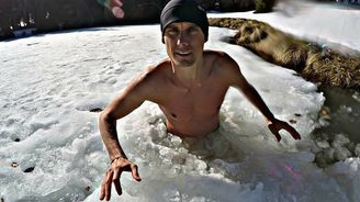 Mistr světa v plavání pod ledem. David Vencl na jeden nádech překonal vzdálenost 80 metrů