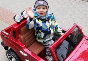 Davídek (2) z Vyškova úspěšně bojuje s nemocemi. Za odměnu dostal nové červené auto.