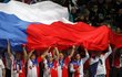 Česká vlajka nemohla na Davic Cupu chybět.
