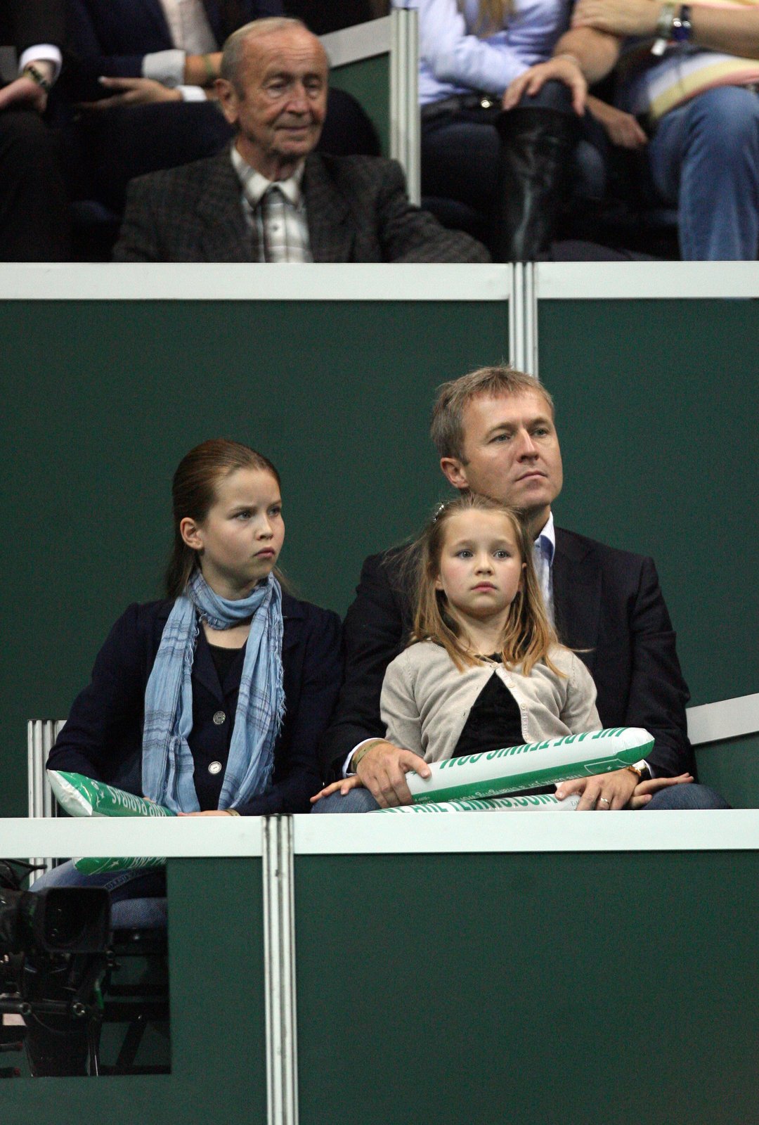 Bývalý šéf ČEZ Martin Roman s dcerami Kateřinou a Natálií.