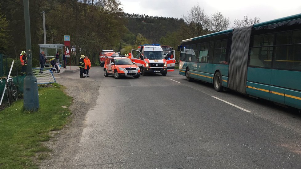 V Davli se srazily dva autobusy: Jedenáct lidí se zranilo.