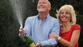 Manželé Dawesovi vyhráli v Eurojackpotu tři miliardy korun v roce 2011