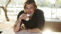 „Káva pro mě není jen nápoj,“ říká Pitt. „Je to něco, co nás spojuje s druhými, ale také způsob, jak si vychutnat chvilku sám pro sebe.“