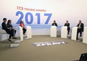 Hosty prvního Blesk předvolebního souboje 2017 s názvem Peněženka byli: Radka Maxová (ANO), Michaela Marksová (ČSSD), Jiří Dolejš (KSČM), Jan Bartošek (KDU-ČSL), Zbyněk Stanjura (ODS) a Markéta Adamová (TOP 09).