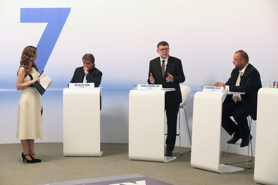 Hosty prvního Blesk předvolebního souboje 2017 s názvem Peněženka byli: Radka Maxová (ANO), Michaela Marksová (ČSSD), Jiří Dolejš (KSČM), Jan Bartošek (KDU-ČSL), Zbyněk Stanjura (ODS) a Markéta Adamová (TOP 09).