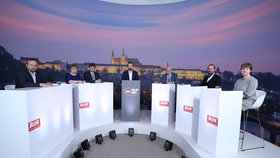 Debata Blesku o spotřebě domácností a zemědělství: Zleva Marian Jurečka (KDU-ČSL), Jana Krutáková (STAN), Radek Holomčík (Piráti), Jaroslav Šimáček, Jaroslav Faltýnek (ANO), Ondřej Veselý (ČSSD) a Marie Pěnčíková (KSČM)