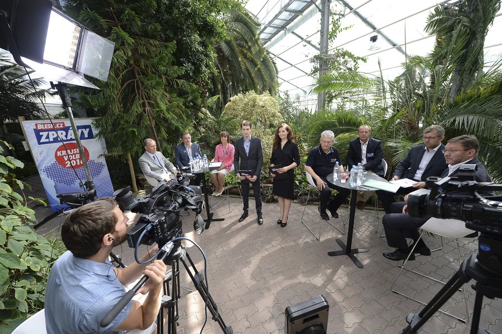 Blesk odvysílal debatu lídrů Olomouckého kraje z palmového skleníku Flory Olomouc.